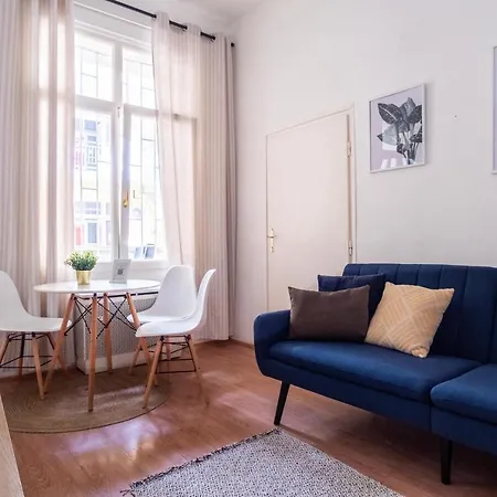Very Central 1-br Apt With Patio Apartment Budapest