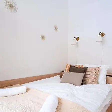 Very Central 1-br Apt With Patio