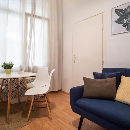 Very Central 1-br Apt With Patio Apartment *