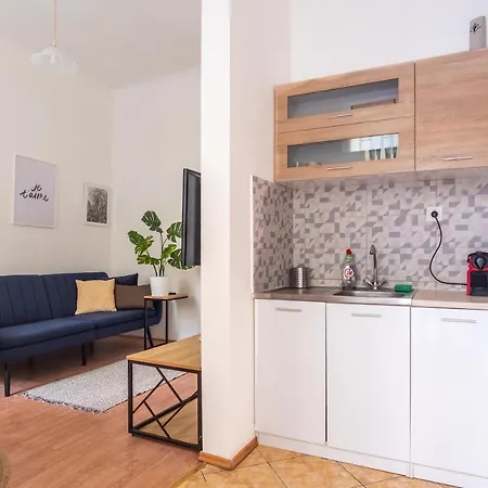 Apartment Very Central 1-br Apt With Patio *
