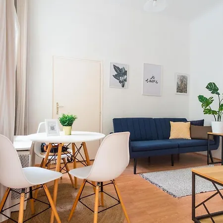 Very Central 1-br Apt With Patio *